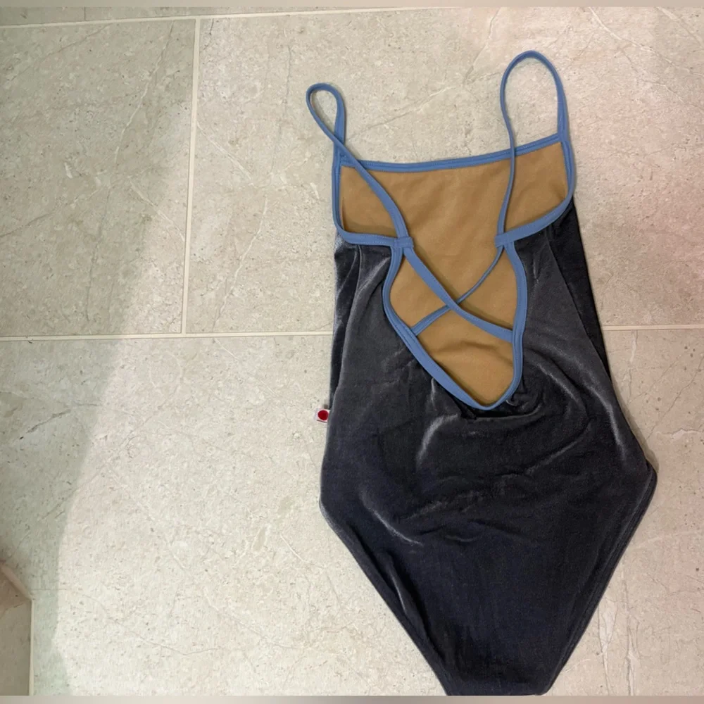 Yumiko Daniela Leotard - Picture 3 of 8